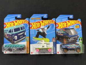 Hot Wheels Carded Vehicles Lot – Surfin' School Bus, Skate Grom, Baja Bison T5