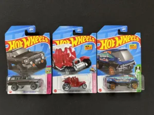 Hot Wheels Carded Vehicles Lot – 1988 Jeep Wagoneer, Dessert Drifter, Baja Bison T5