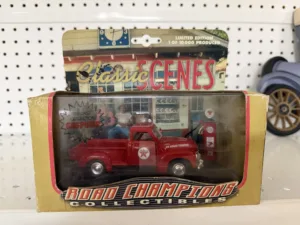 Road Champions Classic Scenes Texaco Gas Pump Diecast Collector Set